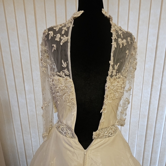 Stephen Yearick Ivory Lace Wedding Dress - Picture 4 of 9